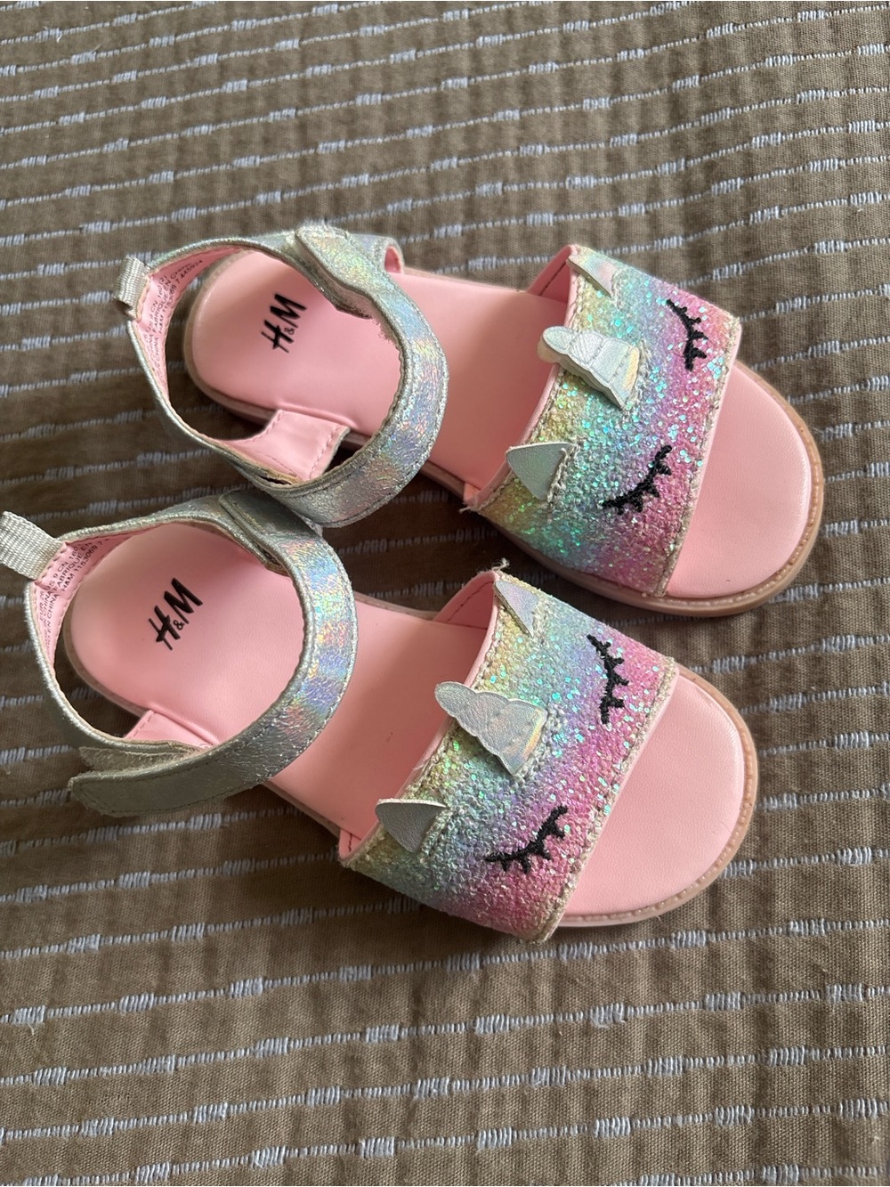 H&M Girls Size 9 Pink Rainbow Glitter Unicorn Sandals